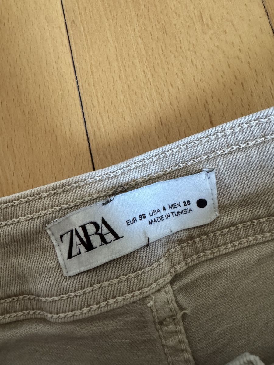Zara Jeans: Highwaist Hose von Zara – Usato da Wettingen venduto da eveeyaara 2