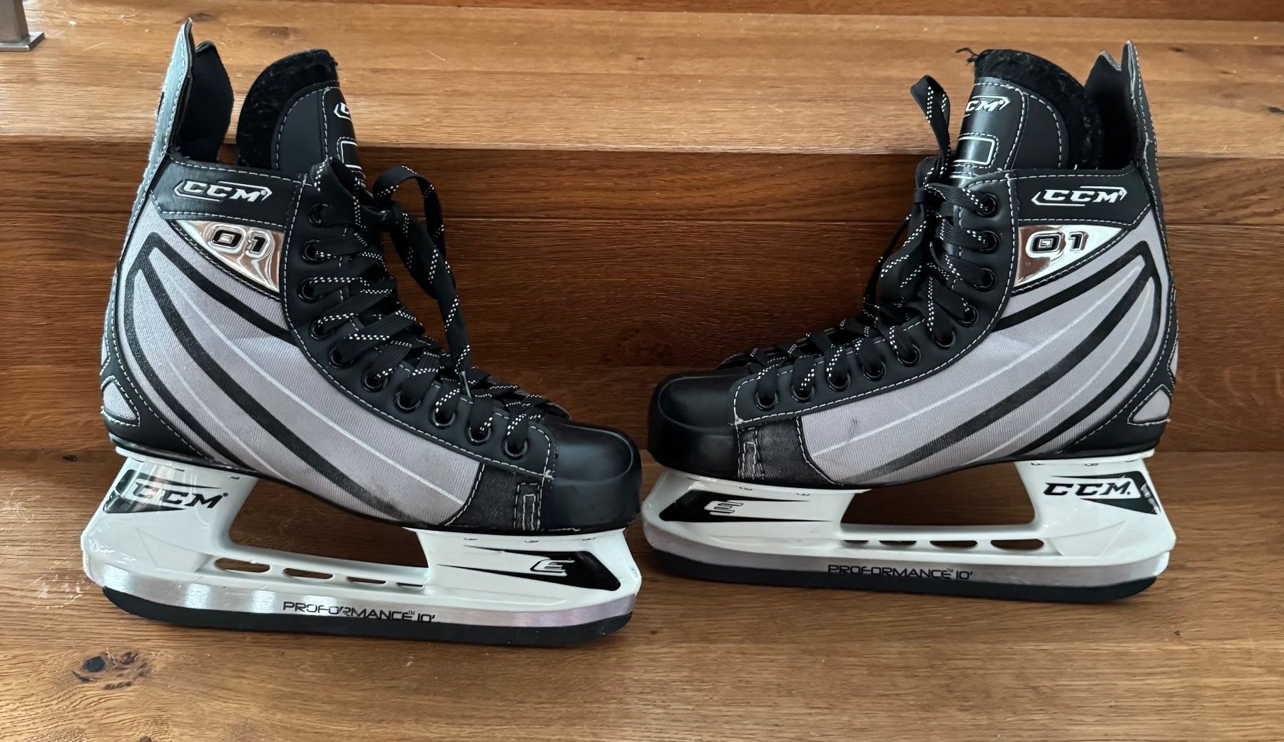 Ccm Schlittschuhe: CCM Schlittschuhe in Gr. 40 – Gebraucht aus Herzogenbuchsee von zukerka