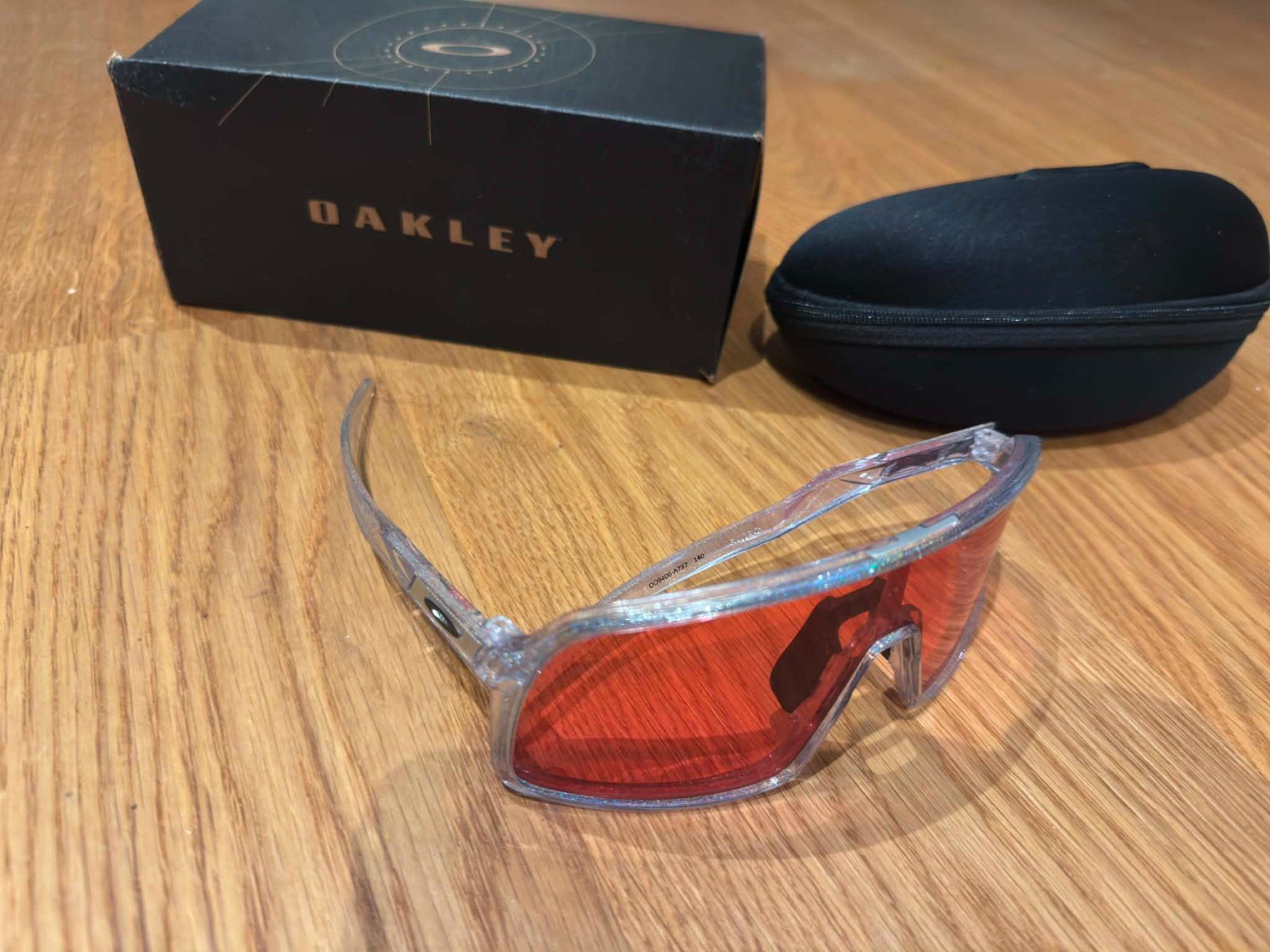 Oakley Occhiali & Lenti: Oakley Sutro OO9406 C37 9406A7 – Usato da Ennetbaden venduto da str_fmz5 2