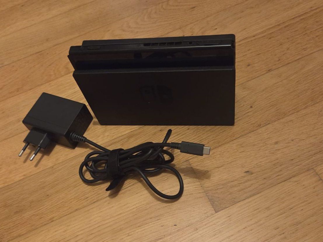 Nintendo Console: Nintendo Switch mit viel Zubehör – Usato da Hüntwangen venduto da Baileyn 2