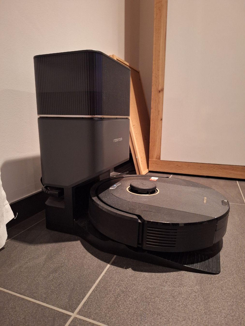 Roborock Aspirapolveri & Accessori: Saugroboter Roborock Q5 Pro mit Absaugstation schwarz  – Usato da Rorschacherberg venduto da St_D_23 2