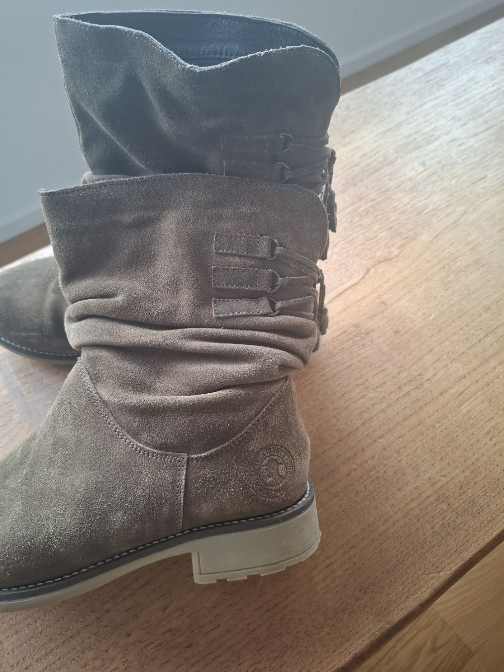 Scarpe da donna: Stiefel Damen Gr.40 – Usato da Wädenswil venduto da Moki12 2