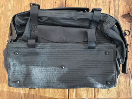 Sac de voyage DIESEL en cuir noir, idéal pour l'hiver