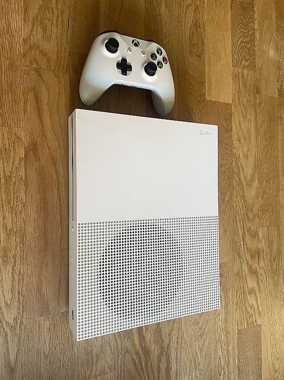 Console: Xbox One S Bundle  Top Zustand inkl. Controller & 2 Spielen – Usato da Cordast venduto da nikou89 2