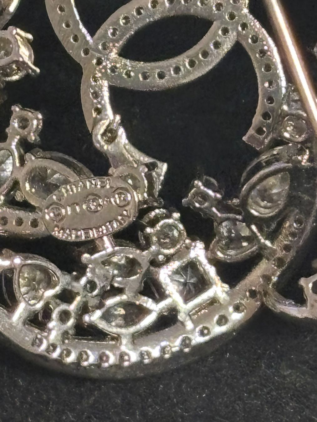 Chanel Spille & Fermagli: Chanel CC  Camelie Brosche Silber Strass – Usato da St. Margrethen SG venduto da dijanaO 6