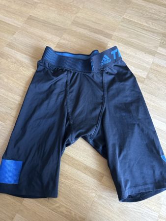 Adidas Techfit Kompressionsshorts Gr M 