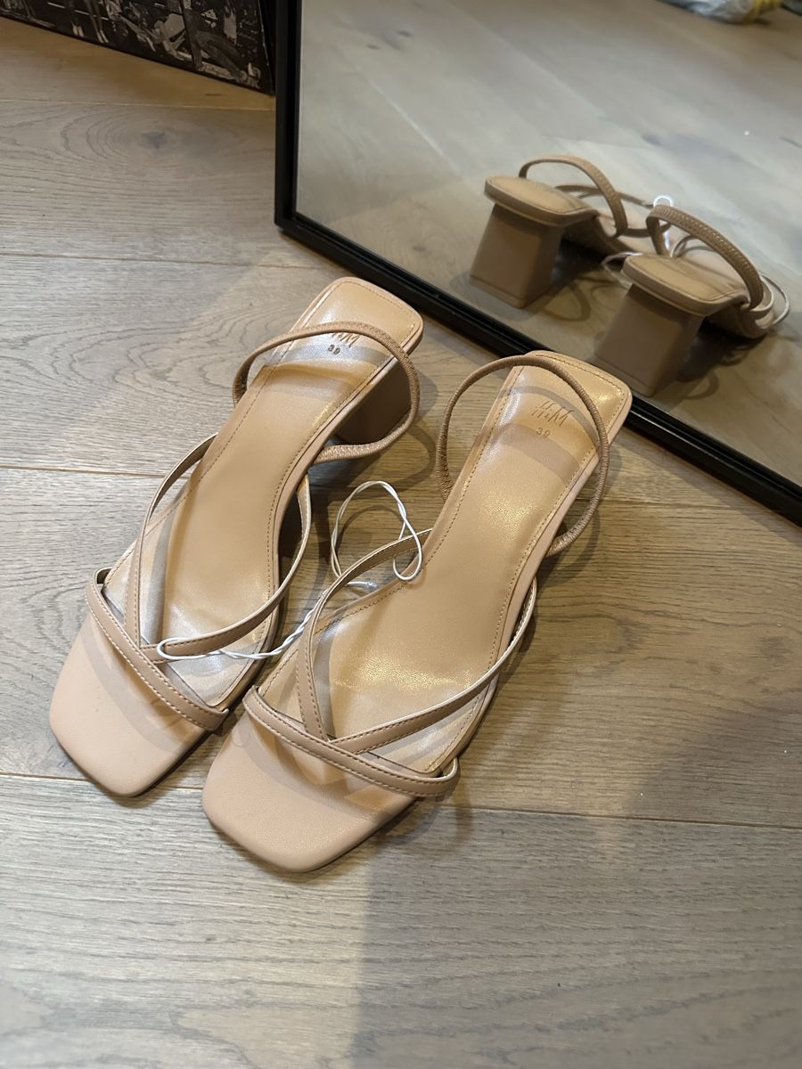H&M Chaussures femmes: Damen Sandalen 39 Neu – Neuf avec emballage d'origine à Triesen par nenaan