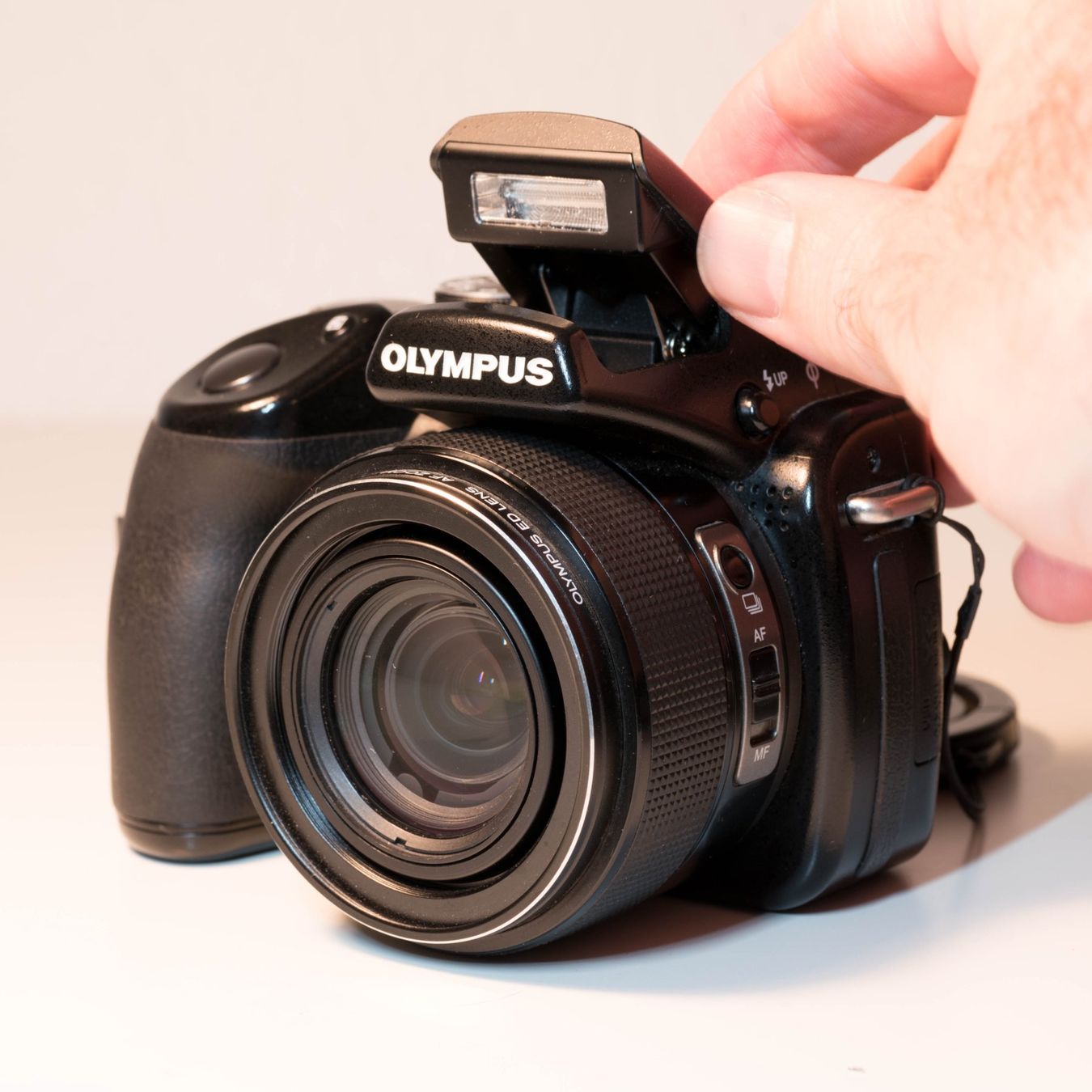 Olympus Appareil photo: Lesen: Olympus SP570UZ Digitalkamera – D'occasion à Thörishaus par vintagger 9