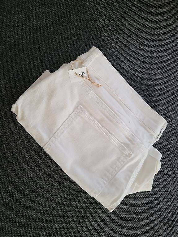 Pantaloni: Short femme – Usato da Ecuvillens venduto da loloall