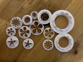 Ausstecher Blumen 13-teilig neuwertig