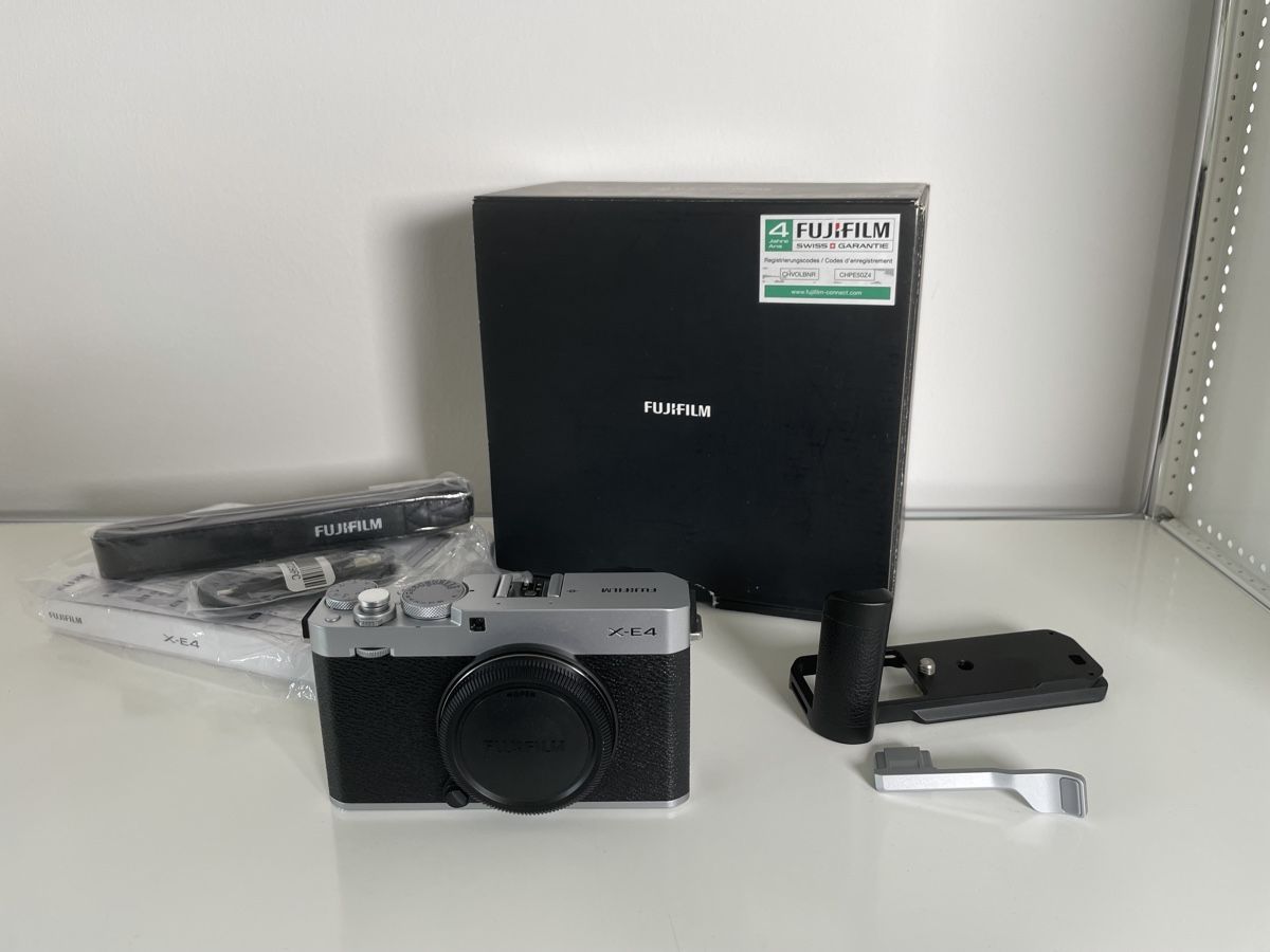 Fujifilm Fotocamera: Fujifilm X-E4 / 2700 Auslösungen – Usato da Wittenbach venduto da therealmoonstone