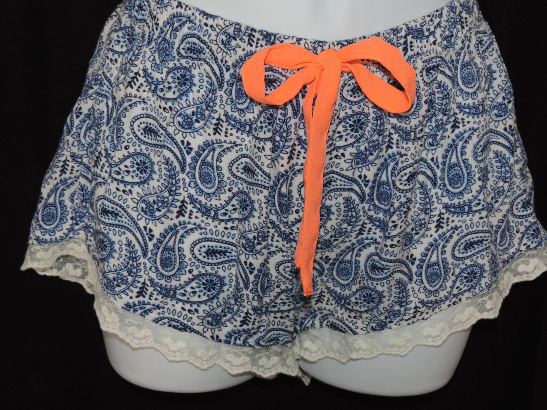 Hosen: short tribal bleu blanc – Gebraucht aus Genève von Axelle333 3