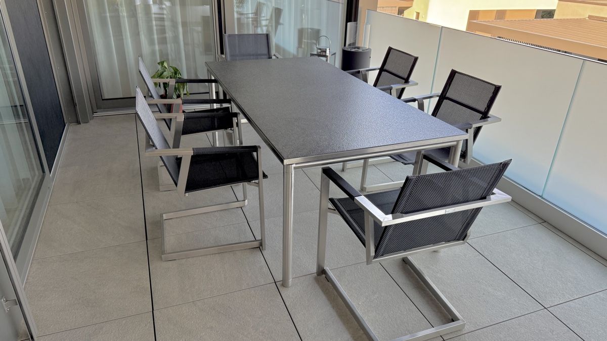 Set di tavolo e panche: Exklusives Gartenmöbel Set – Usato da Rebstein venduto da juz_7vw2