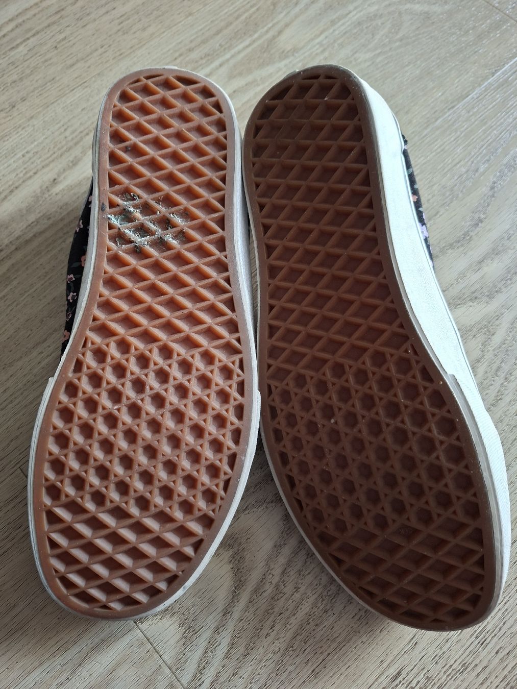 Vans Chaussures femmes: basket vans taille 38,5 – D'occasion à Chavannes-de-Bogis par senator635 4