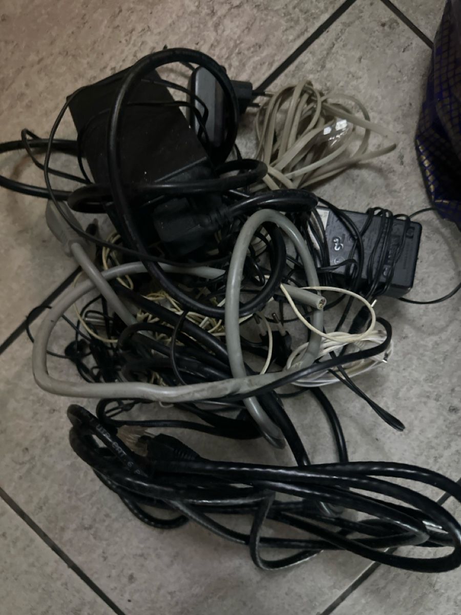 Cavi: Diverse Kabel und Netzteile – Usato da Gersau venduto da Second-Hand-Shop 1