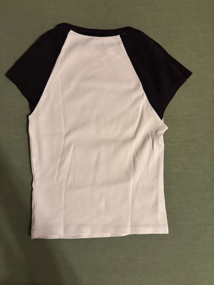 T-shirt: FB Sisters Top/shirt – Usato da Olten venduto da zor_6npz 1