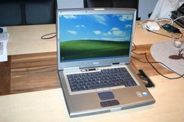Qualitatives Vintage DELL Latitude D800 Notebook mit WinXP