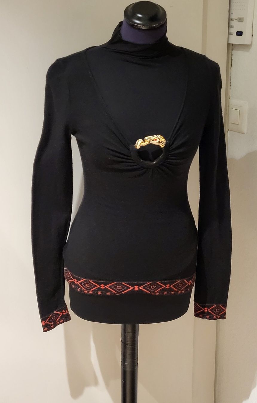 Maglioni & Felpe: Pullover schwarz mit Tiger Brosche Grösse 36 Class R. Cavall – Usato da Zürich venduto da Roberto040