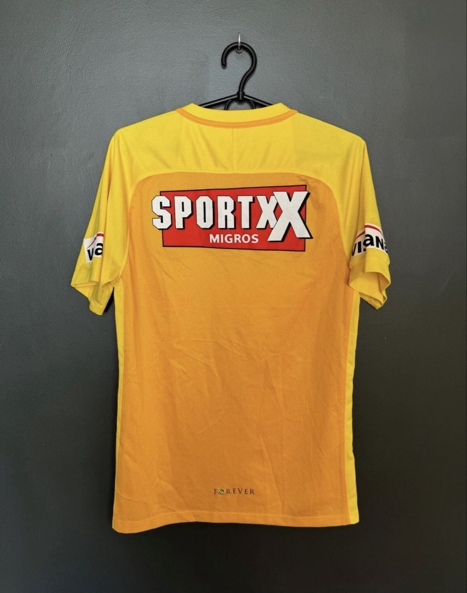 Young Boys Canottiere & Pantaloni: BSC Young Boys 2017/18 Trikot – Usato da Allschwil venduto da lor_6cgq 1