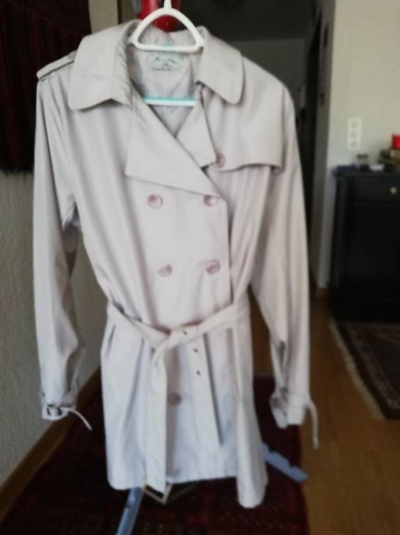 Cappotti: Damen Trenchcoat Hell-Beige – Usato da Ostermundigen venduto da makra48