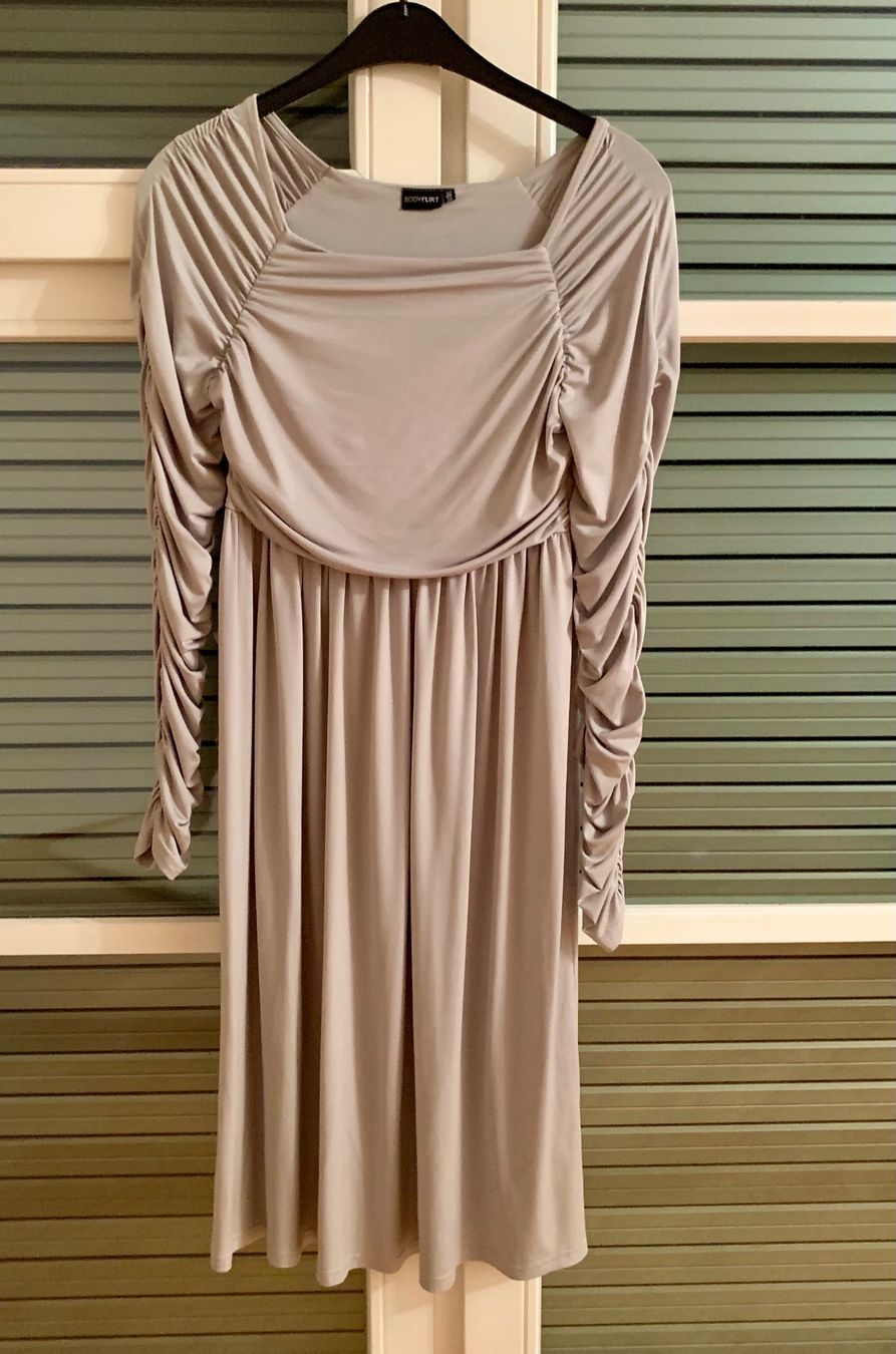 Robes: Sommerliches Kleid, grau, knielang – D'occasion à Maienfeld par mar_59mb 6