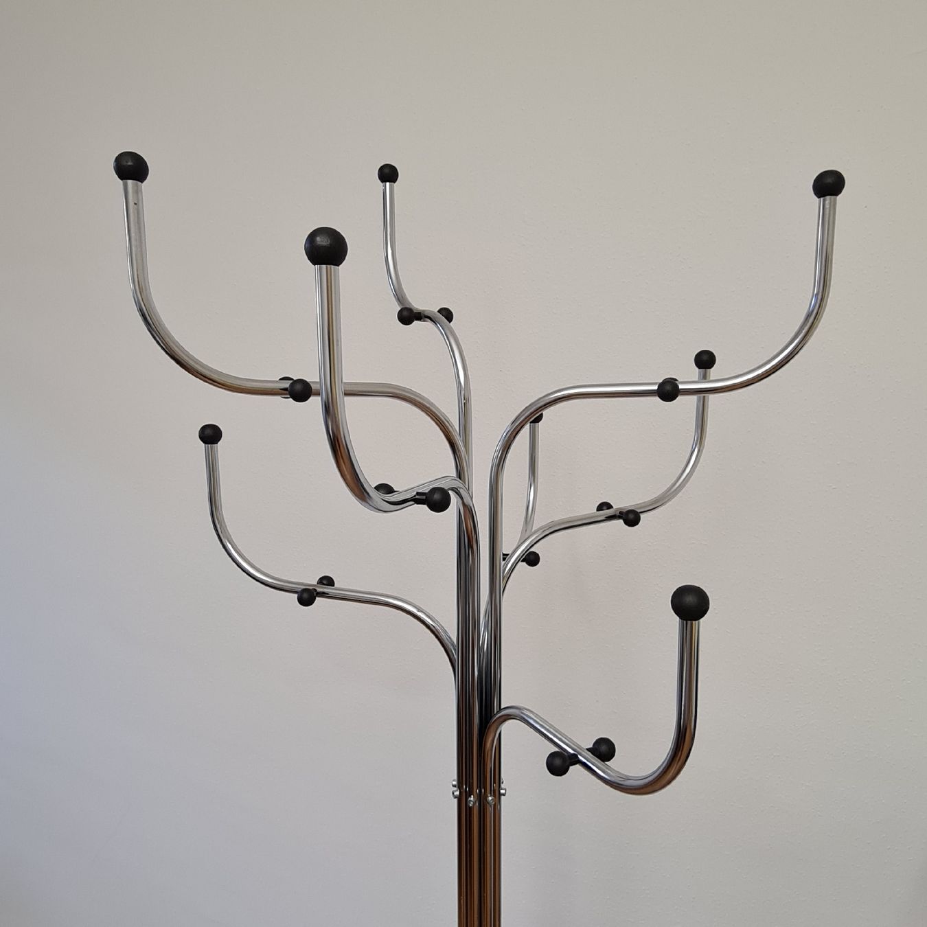 Fritz Hansen Guardaroba: Garderobe Fritz Hansen Design Coat Tree – Usato da Basel venduto da Piscosour01 1