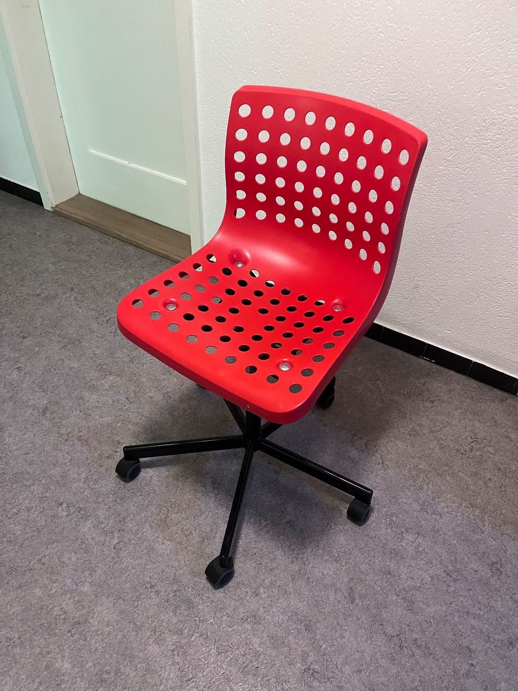 Sedie: Bürostuhl rot – Usato da St. Gallen venduto da kik_jj6q