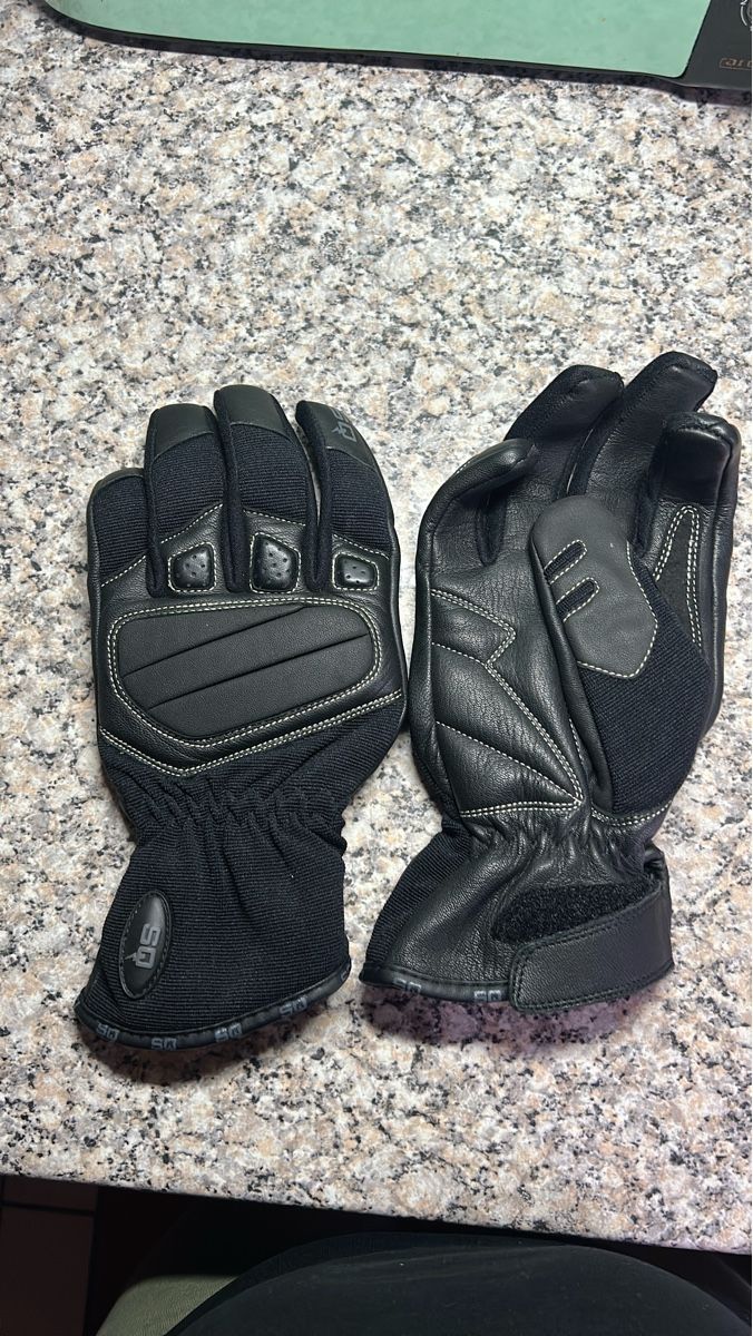 Altri accessori da uomo: Motorradhandschuhe Leder Schwarz Grösse L – Nuovo e nell'imballaggio originale da Thayngen venduto da nella1977
