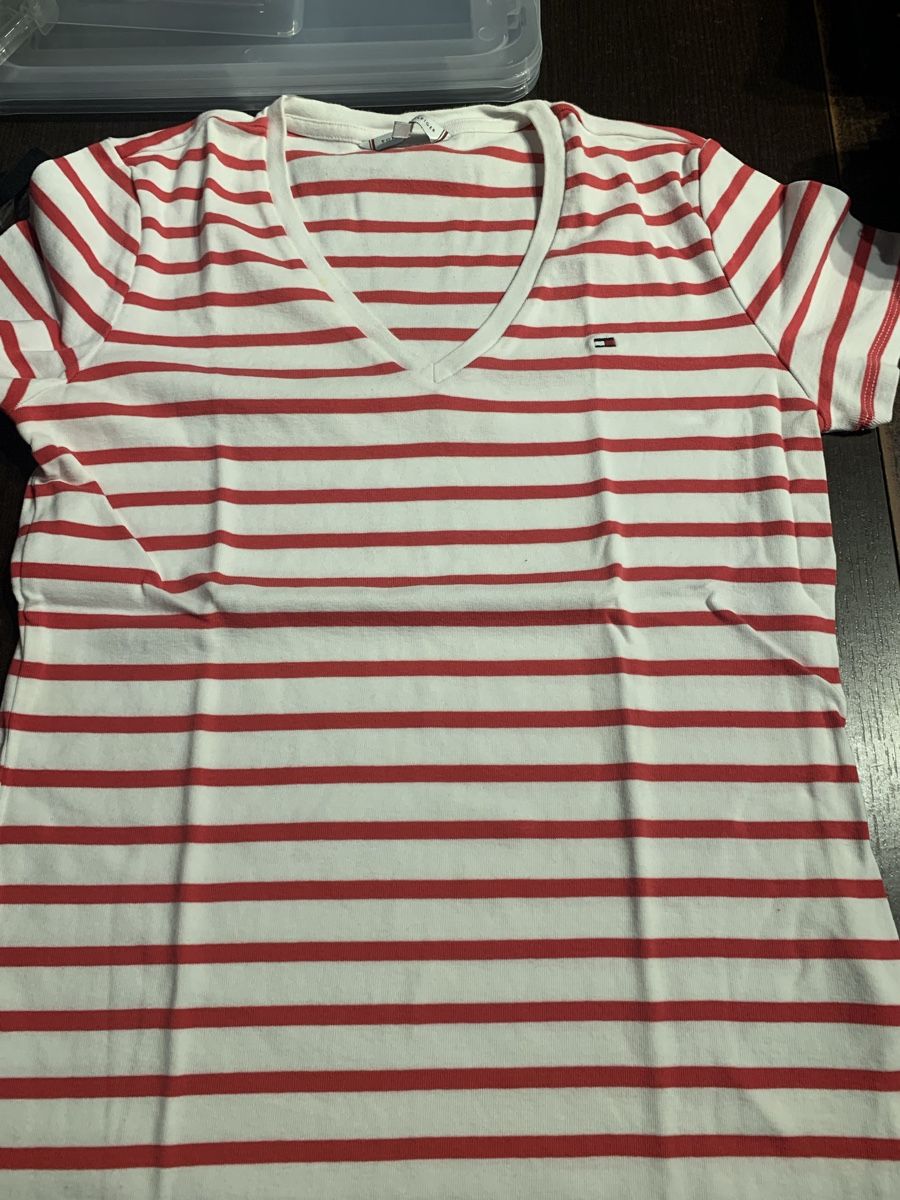 Tommy Hilfiger T-Shirts: T-Shirt Tommy Hilfiger taille S – Neu (gemäss Beschreibung) aus Domdidier von qatar1973 2