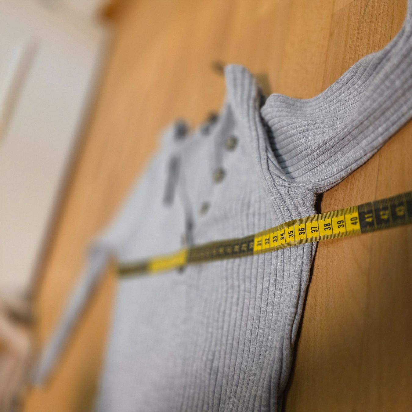 Tops: Top mit Rippmuster, hellgrau, Gr. M, neuwertig – D'occasion à Wald ZH par CapLux 8