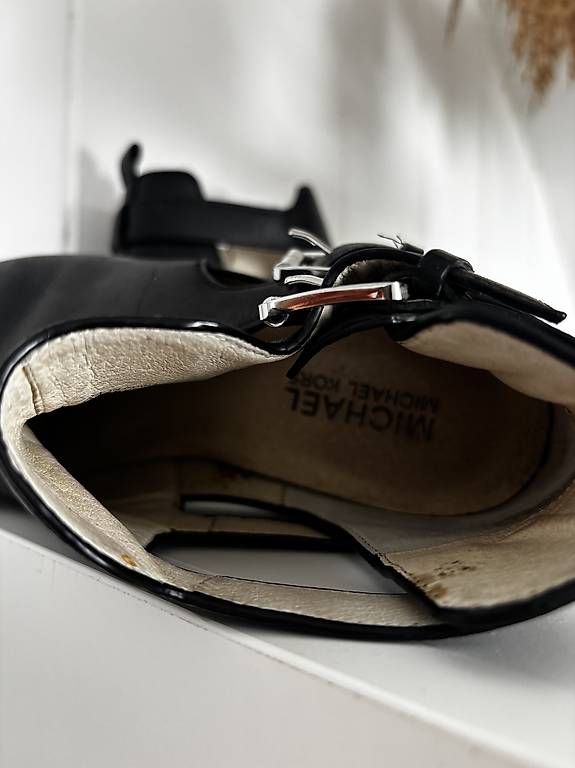 Scarpe da donna: Michael Kors Stiefeletten mit Cutouts Grösse 37.5 – Usato da Stäfa venduto da InesBo 1