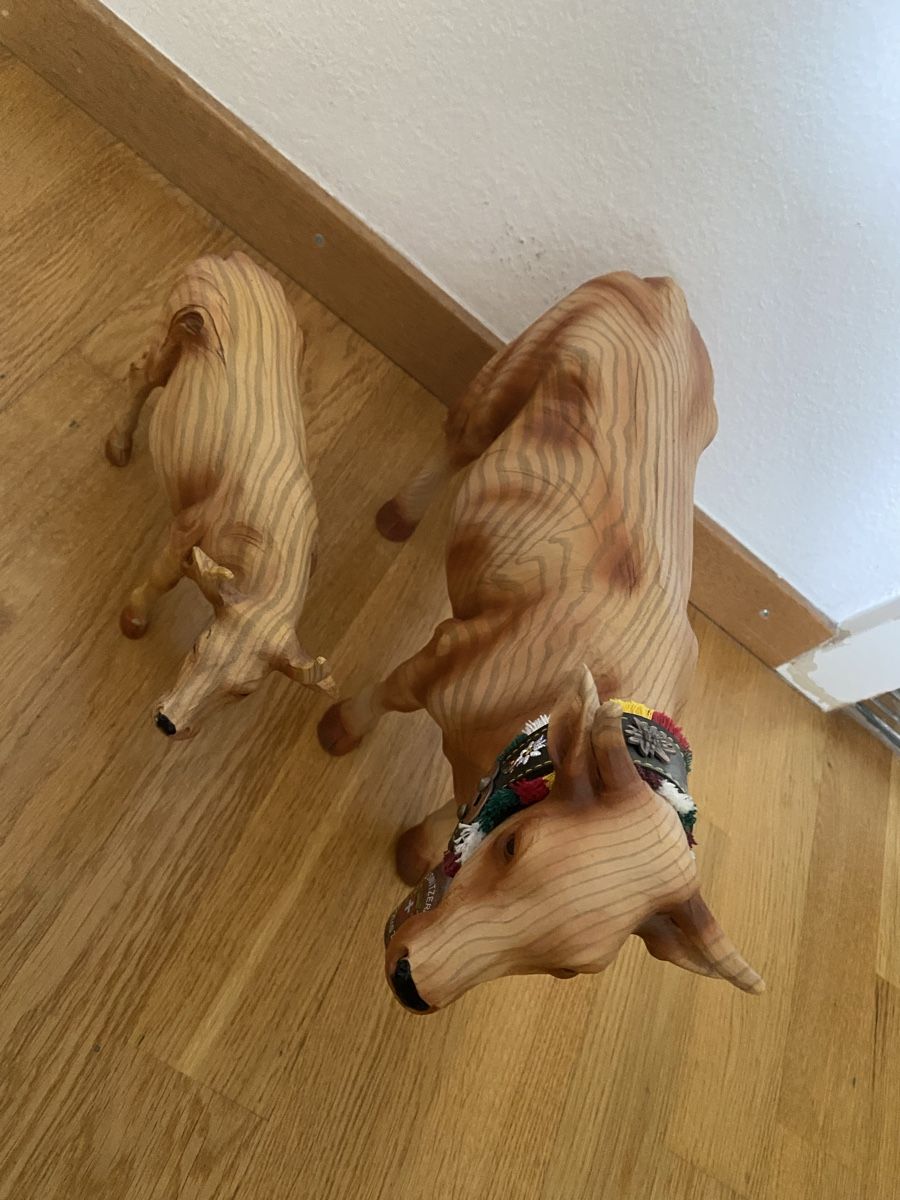 Statuette: 2 Kühe aus Holz – Nuovo e nell'imballaggio originale da Zürich venduto da Ethno1 1