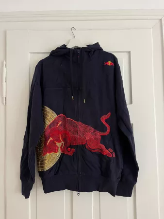 Red Bull Athletes Only Hoodie Gr. L Bestickt