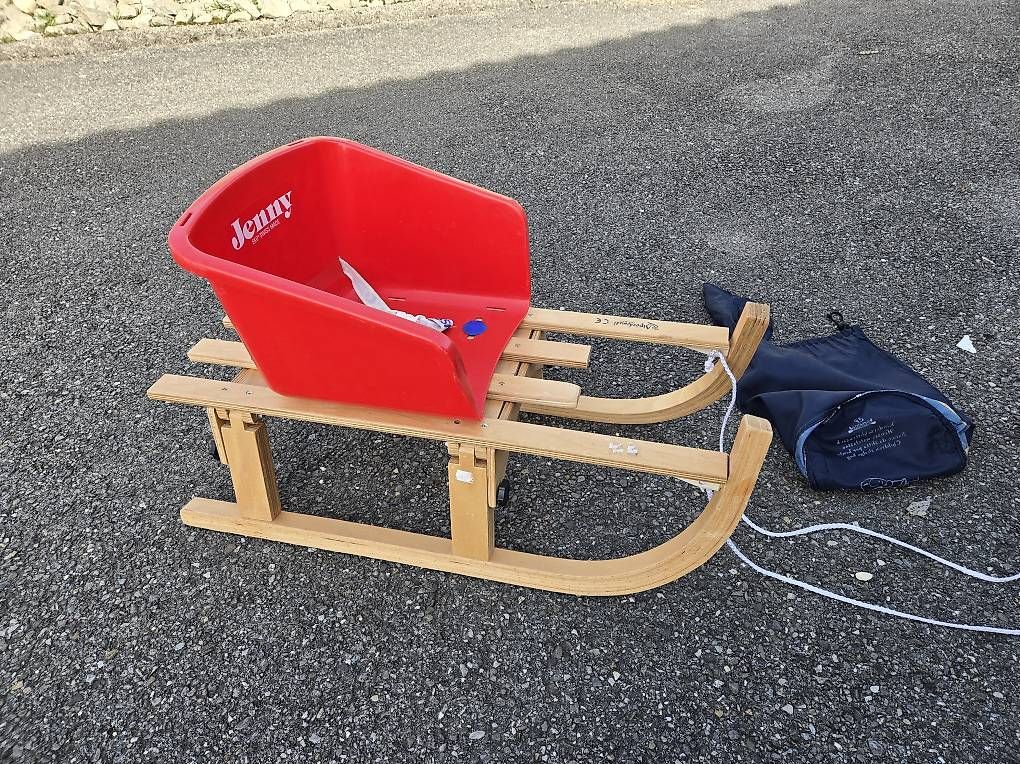 Sacchi a pelo: Luge avec chancelière et siège bébé – Usato da Arconciel venduto da gab_c8l2 1