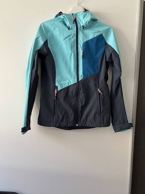Jacken: Eispeak softshelljacke – Gebraucht aus Maienfeld von TimeaJ