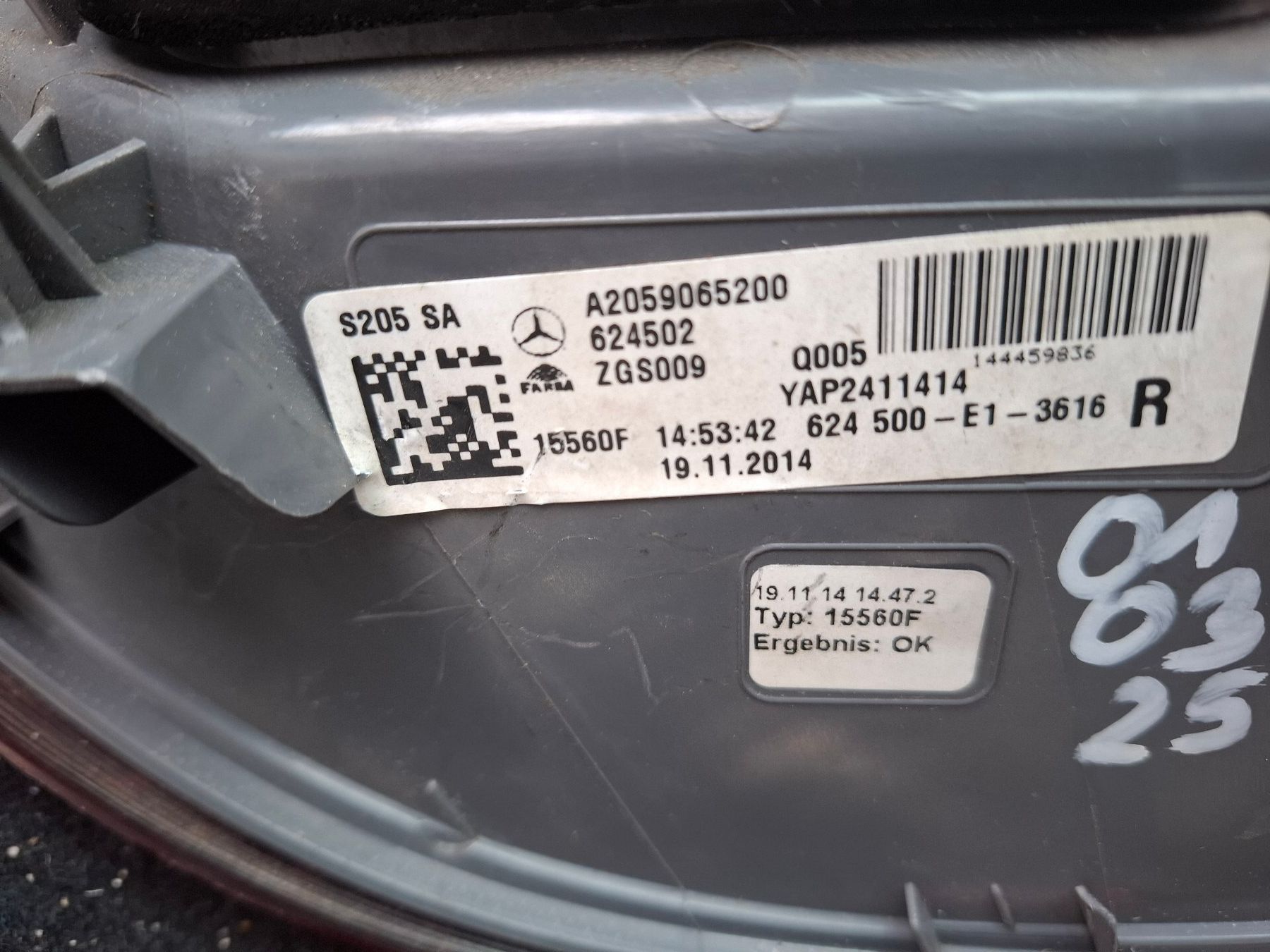 Mercedes-Benz Tutti pezzi di ricambio auto: Mercedes S205 Rückleuchte rechts – Usato da Birmensdorf ZH venduto da Ducati025 2
