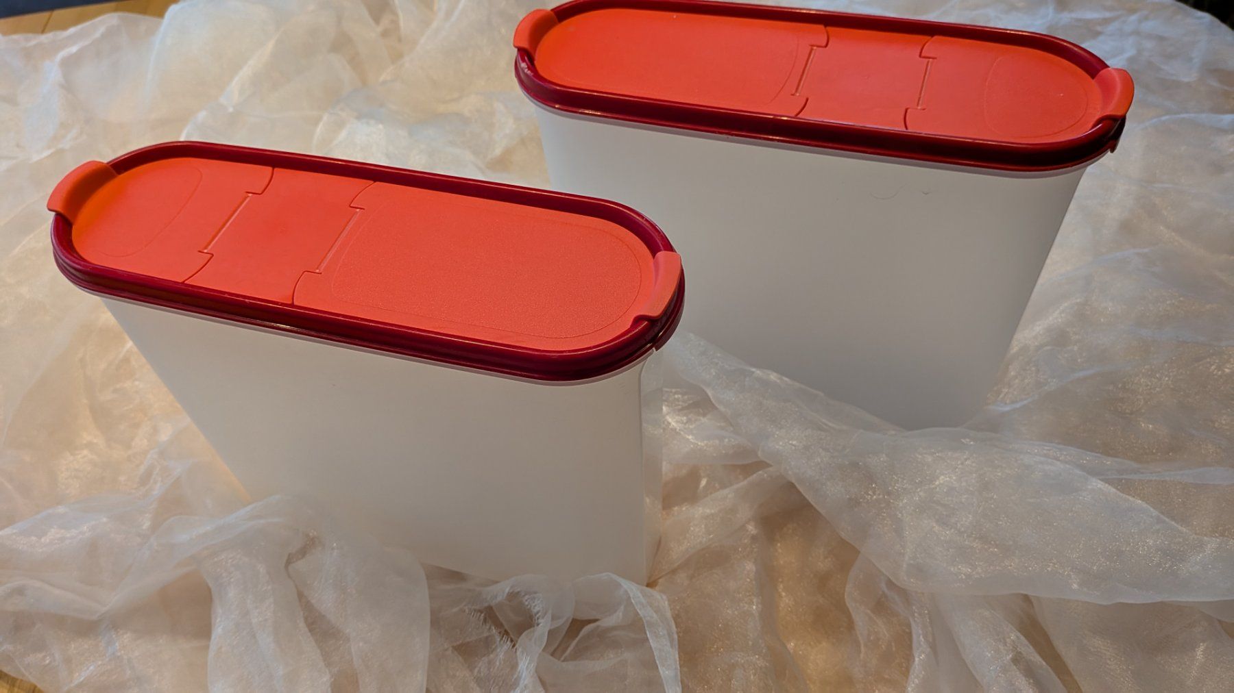 Tupperware Behälter & Ähnliches: Tupperware 2 Behälter Vorrat Supervision – Gebraucht aus Horw von Rebuho