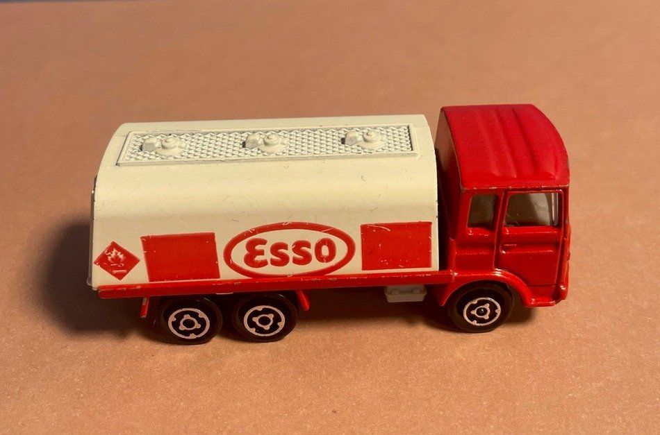Majorette Modellautos: Majorette 1/100 Esso Tanklastwagen – Gebraucht aus Sirnach von sagrotin 2