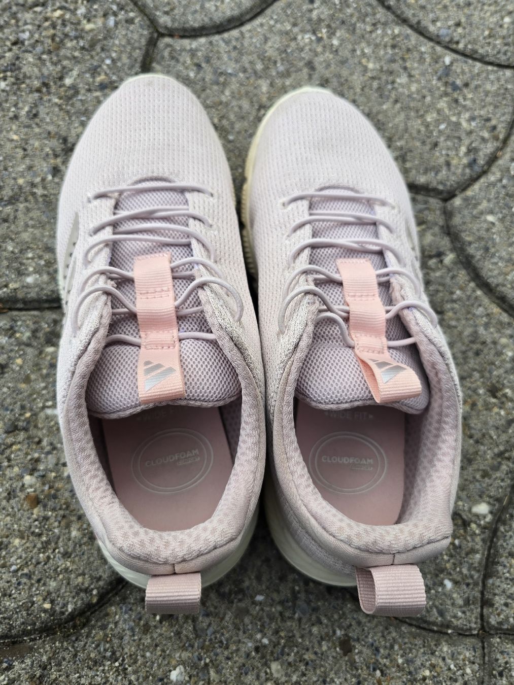 Adidas Damenschuhe: sneaker adidas 39.5 – Gebraucht aus Giswil von Buchs18 3