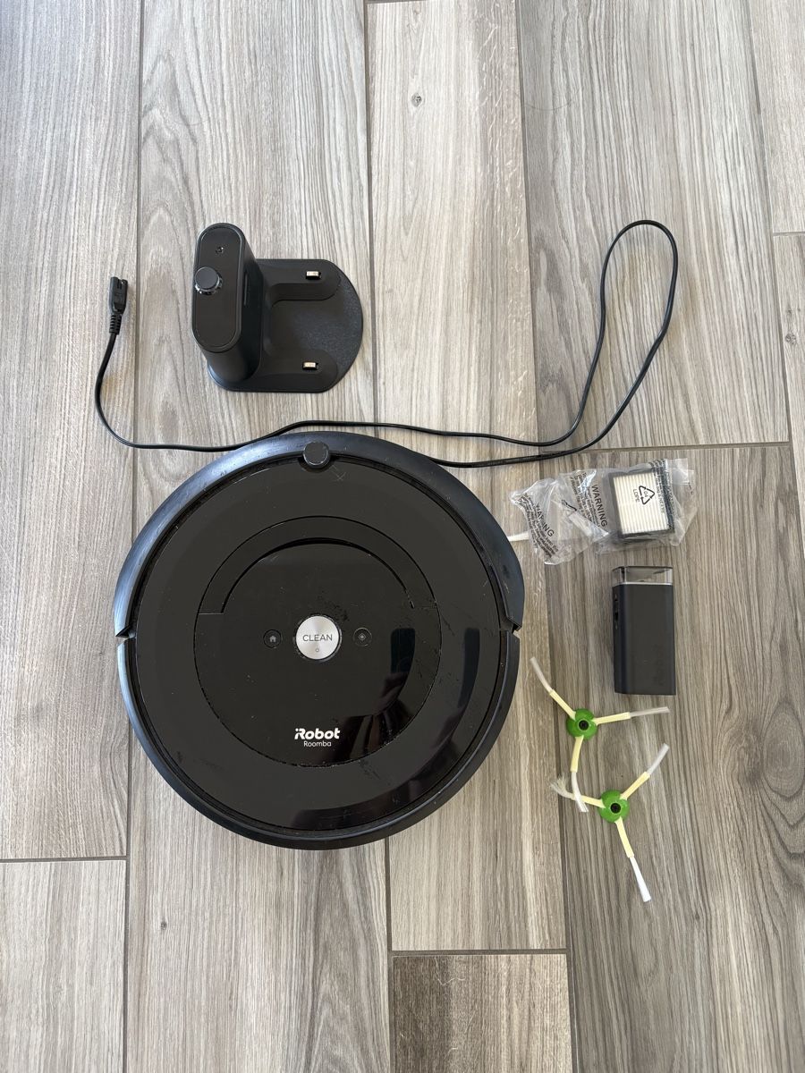 Irobot Aspirapolveri & Accessori: iRobot Roomba e5 Saugroboter mit Zubehoer Zusi – Usato da Bülach venduto da Adlikerin01