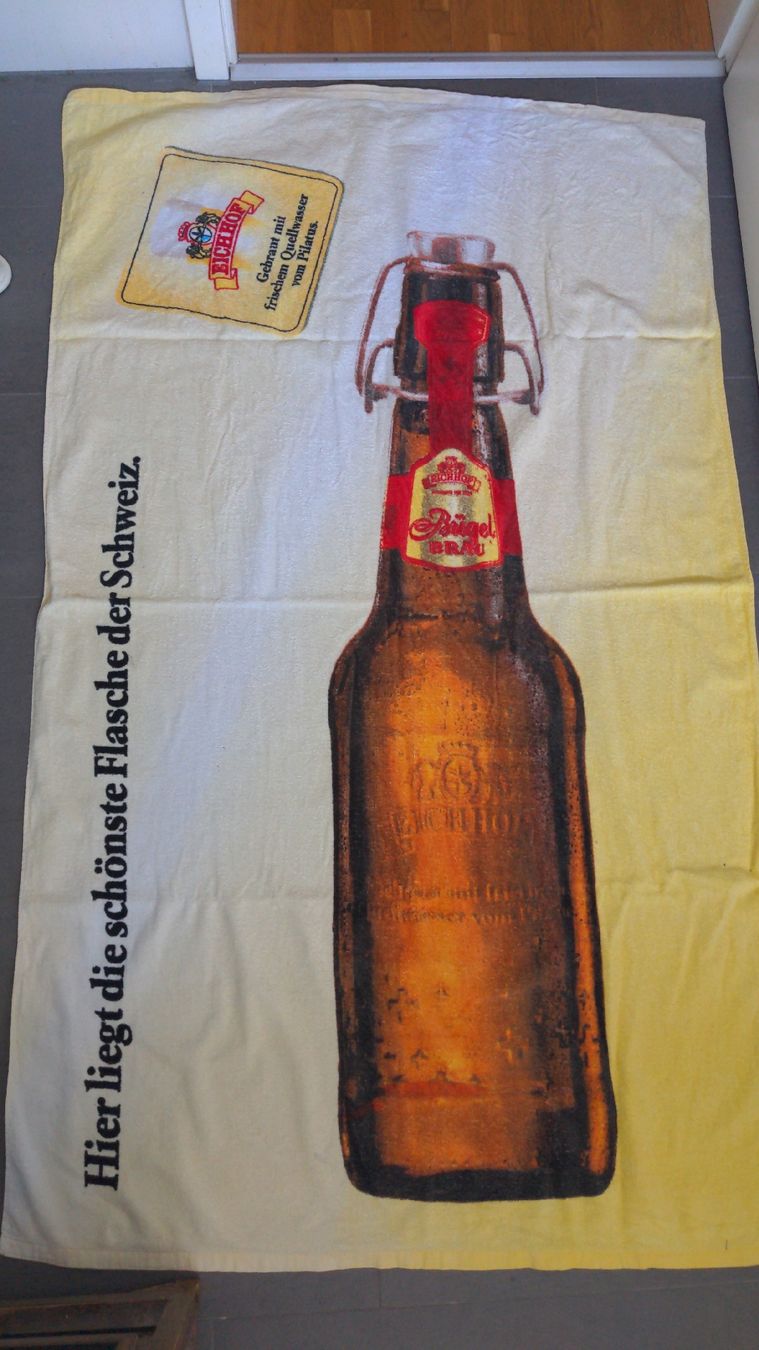 Serviettes de bain: Badetuch mit Eichhof Bierflasche – Neuf (Voir description) à Sutz par Rawypp 1