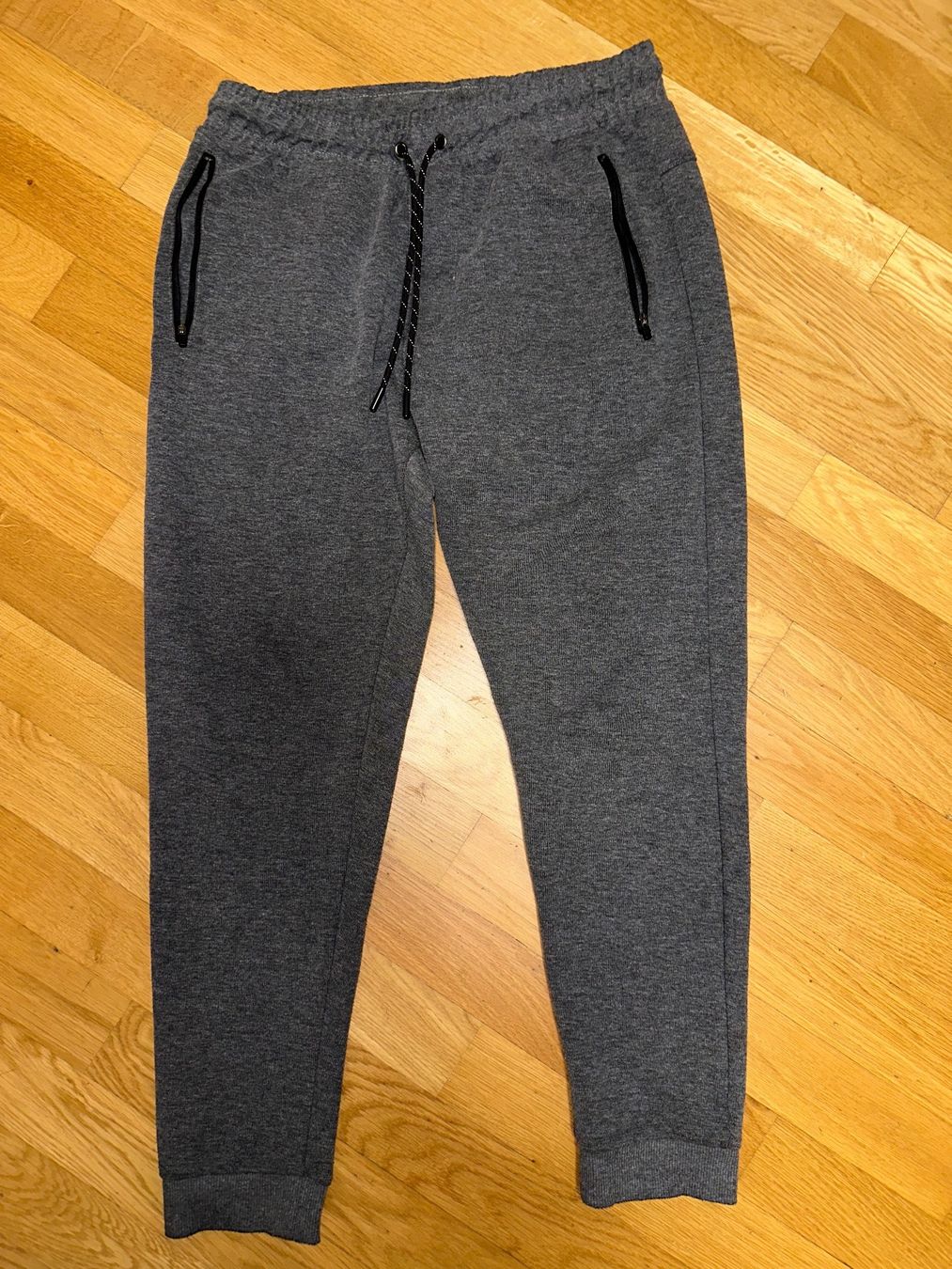 Nike Lotti di vestiti: Set Männer 2x Sporthosen Nike – Usato da Zug venduto da MC2CC