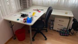 Pult 2 teilig mit Korpus und Stuhl