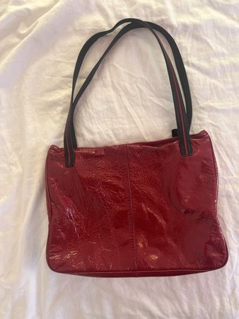 Handtasche rot Lackoptik 
