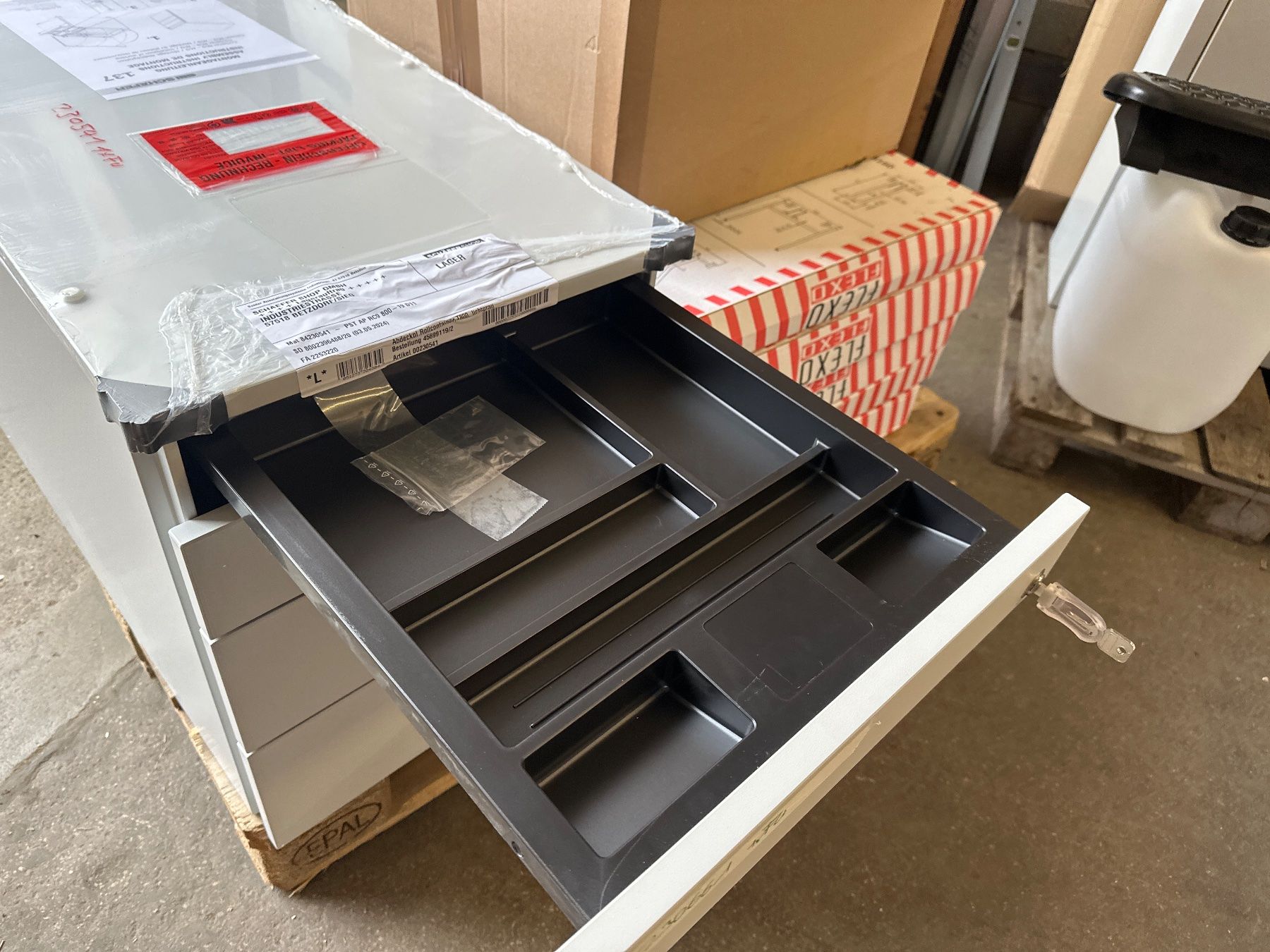 Korpus: neuer Rollcontainer 1233, 4 Schübe, mit Griffnut, weiss/weis – Neu (gemäss Beschreibung) aus Necker von liq24 2
