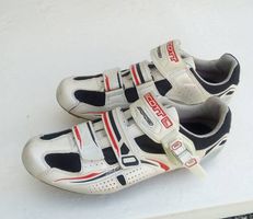 Vélo de course Canyon avec chaussures Scott