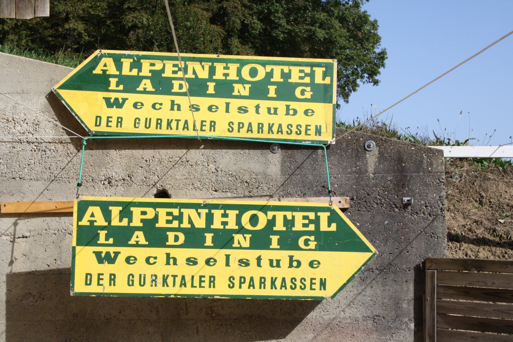 Insegne: SCHILD PFEIL VINTAGE ALU TAFEL – Usato da Wauwil venduto da Pneuedy 4