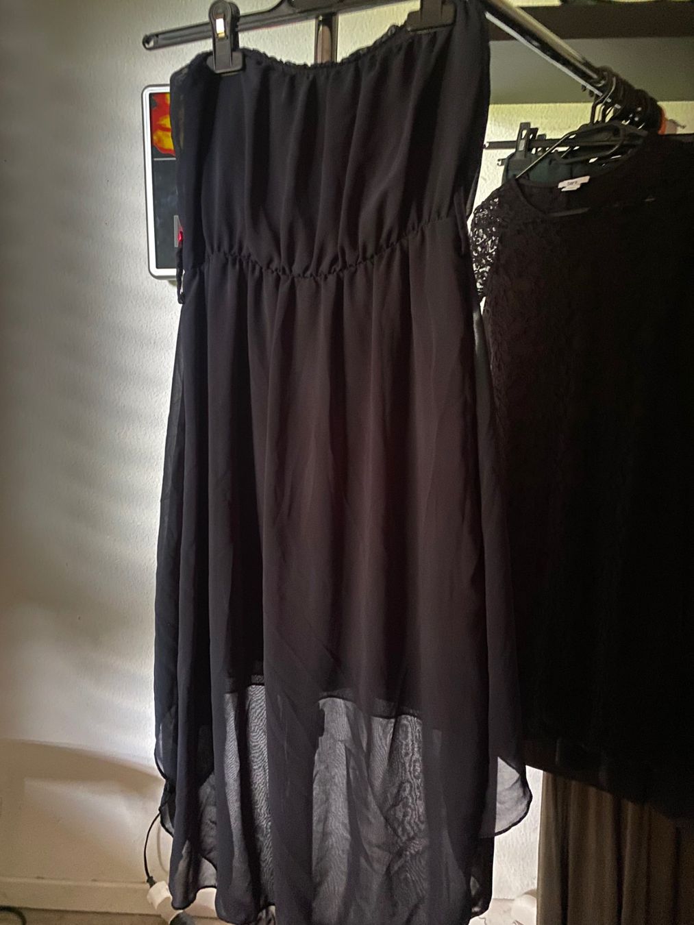 Kleider: Cocktail/Partykleid dunkelblau Grösse S – Gebraucht aus Allenwinden von Obalu 1
