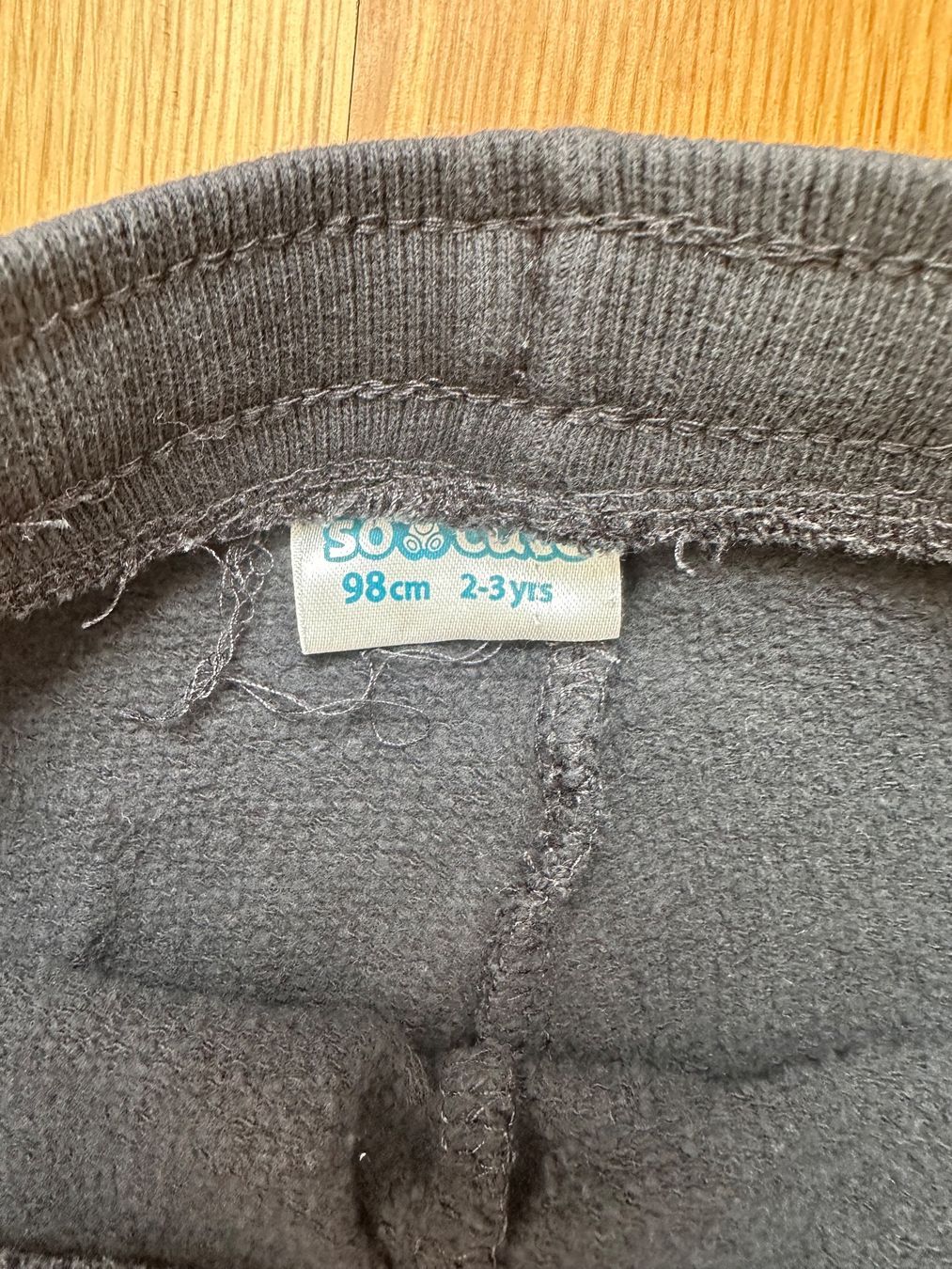 Pantaloni: Coole, bequeme Jogginghose, Grösse 98 – Usato da Unterägeri venduto da StefanGekko 2