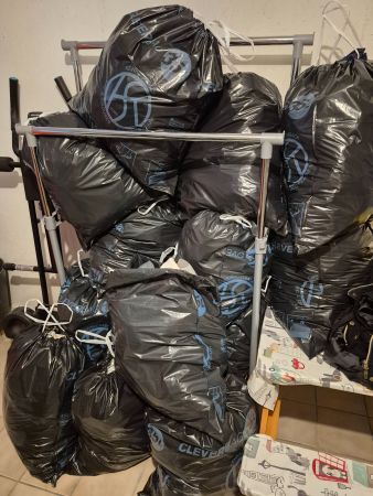 Babykleider 14 Säcke voll